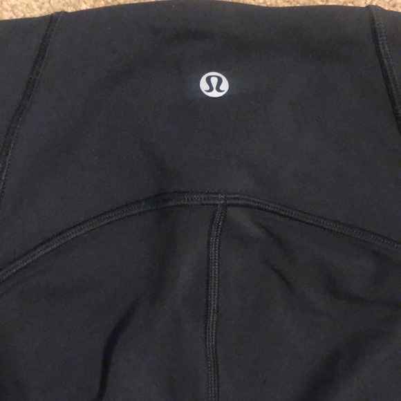 Women’s Black Lululemon Capri Pants High-Rise - Picture 2 of 5